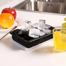 Laden Sie das Bild in den Galerie-Viewer, Coole Drinks, edle Form: 15er-Silikon-Eiswürfelform für normalgroße 3,5 cm Eiswürfel