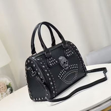 Laden Sie das Bild in den Galerie-Viewer, Damenhandtasche im exklusiven Skull-Design