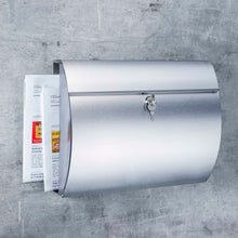 Laden Sie das Bild in den Galerie-Viewer, Design Briefkasten aus Edelstahl 18/8 mit Zeitungsfach