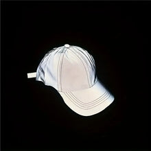 Laden Sie das Bild in den Galerie-Viewer, Reflektierende Baseballkappen. Hell wie eine Glühbirne. Schützt Kinder und Erwachsene im Verkehr.
