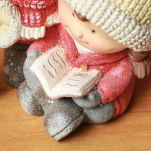 Laden Sie das Bild in den Galerie-Viewer, Weihnachtswichtel mit Buch &amp; Laterne, LED, batteriebetrieben, 30 x 23 x 45 cm