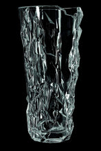 Laden Sie das Bild in den Galerie-Viewer, Schwere Vase Sculpture aus Glas, ca. 33 cm Höhe. Kristallglas.