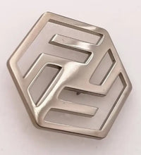 Laden Sie das Bild in den Galerie-Viewer, Brosche individualisiert. Gold. Ca. 4 cm Breite. Gefertigt nach Ihrem Firmenlogo oder Text. Wir setzen es für Sie um!