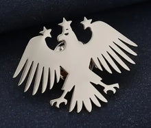 Laden Sie das Bild in den Galerie-Viewer, Brosche, Anstecker individualisiert. Silber. Ca. 4 cm Breite. Gefertigt nach Ihrem Firmenlogo oder Text. Wir setzen es für Sie um!