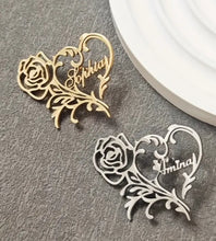 Laden Sie das Bild in den Galerie-Viewer, Brosche, Anstecker individualisiert. Silber. Ca. 4 cm Breite. Gefertigt nach Ihrem Firmenlogo oder Text. Wir setzen es für Sie um!
