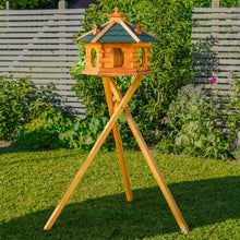 Laden Sie das Bild in den Galerie-Viewer, Vogelhaus 36 cm x 57 cm. Höhe: 1,42 Meter. Sechseckig aus Holz mit 3 Gauben. Bitumen-Dach. Wetterfest.