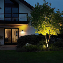 Laden Sie das Bild in den Galerie-Viewer, LED Gartenlicht 8er Set mit Gartenspieß. 8 x 3 Watt LED-Licht. Warmweiß.