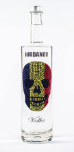 Laden Sie das Bild in den Galerie-Viewer, 0,7 Liter Iordanov Vodka Diamond Skull Edition aus ca. 1000 Kristallen (57,00€ / L.)