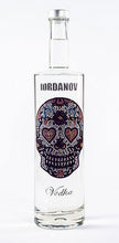 Laden Sie das Bild in den Galerie-Viewer, 0,7 Liter Iordanov Vodka Diamond Skull Edition aus ca. 1000 Kristallen (57,00€ / L.)