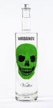 Laden Sie das Bild in den Galerie-Viewer, 0,7 Liter Iordanov Vodka Diamond Skull Edition aus ca. 1000 Kristallen (57,00€ / L.)
