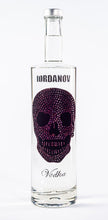 Laden Sie das Bild in den Galerie-Viewer, 0,7 Liter Iordanov Vodka Diamond Skull Edition aus ca. 1000 Kristallen (57,00€ / L.)