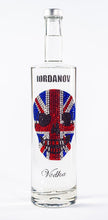 Laden Sie das Bild in den Galerie-Viewer, 0,7 Liter Iordanov Vodka Diamond Skull Edition aus ca. 1000 Kristallen (57,00€ / L.)