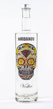 Laden Sie das Bild in den Galerie-Viewer, 0,7 Liter Iordanov Vodka Diamond Skull Edition aus ca. 1000 Kristallen (57,00€ / L.)