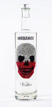 Laden Sie das Bild in den Galerie-Viewer, 0,7 Liter Iordanov Vodka Diamond Skull Edition aus ca. 1000 Kristallen (57,00€ / L.)