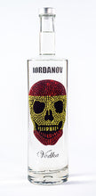 Laden Sie das Bild in den Galerie-Viewer, 0,7 Liter Iordanov Vodka Diamond Skull Edition aus ca. 1000 Kristallen (57,00€ / L.)