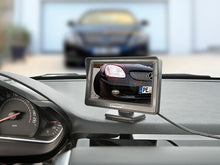 Laden Sie das Bild in den Galerie-Viewer, Funk-Rückfahrkamera im Nummernschild-Halter mit 10,9-cm-TFT-Monitor (Funk Rückfahrkamera Komplettsystem)