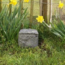 Laden Sie das Bild in den Galerie-Viewer, Garten-Steckdose. 4-fach Verteiler. In Steinoptik. Mit Netzkabel 3 Meter.